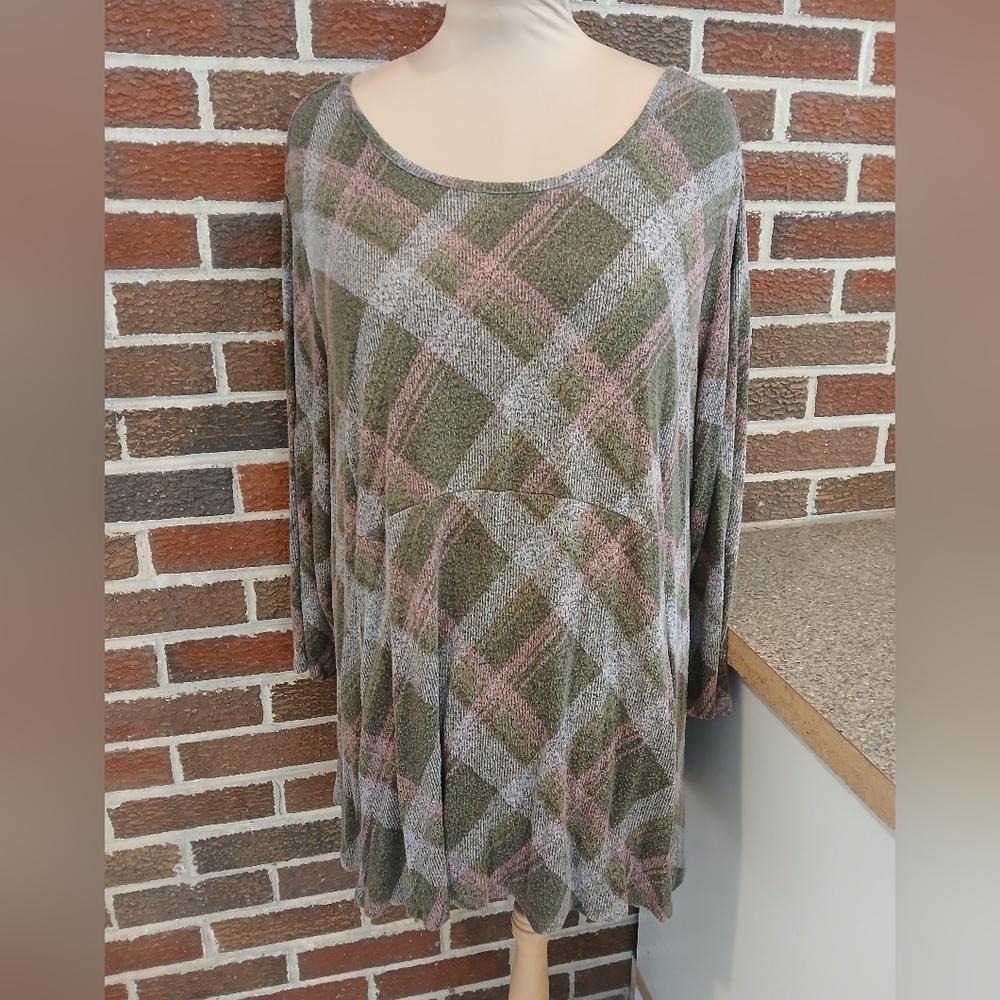 EST 1946 Plaid Women's Top 22/24 Soft Peplum Style